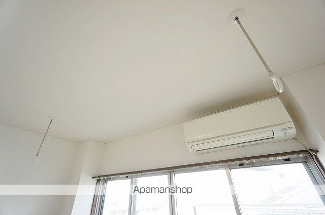 百小屋ビルの内装写真