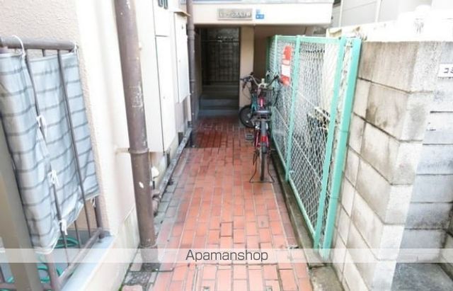 レジデンス太子橋の玄関写真