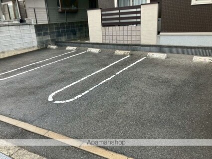 カーサ　アリーヴォ　ＩＩＩ[1LDK/52.45m2]の駐車場