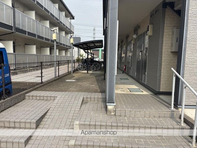 レオパレスビジュの玄関写真