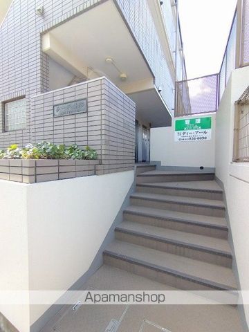 ラーチ鷺沼の玄関写真
