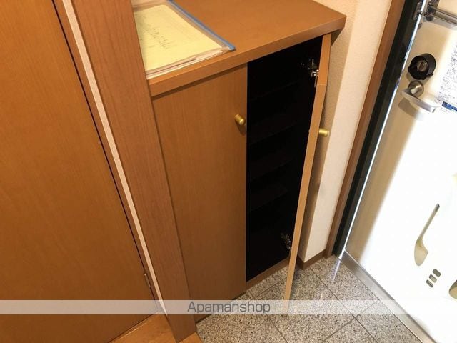 袋井市 3階建 築18年の内装写真