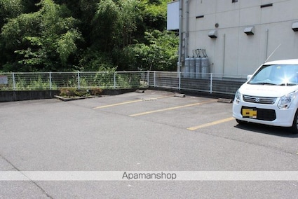 エスボワール三成[1R/25.52m2]の駐車場