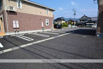 ＮＭＯＮ　Ｂ[1R/32.9m2]の駐車場