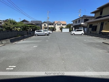 レオパレスポムール[1K/22.35m2]の駐車場2