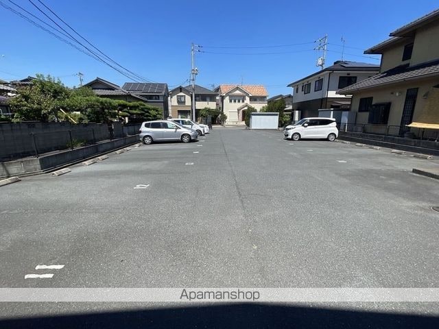 レオパレスポムール[1K/22.35m2]の駐車場2