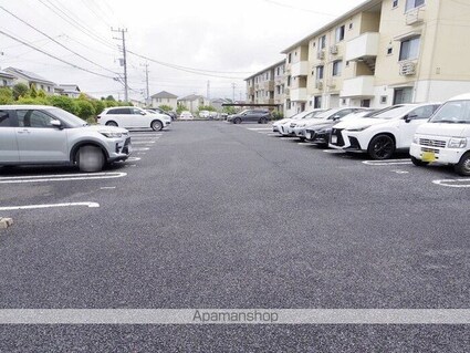 Ｍａｌｉｃａ　Ｃｏｕｒｔ　（マリカコート）　Ⅰ[1LDK/42.11m2]の駐車場