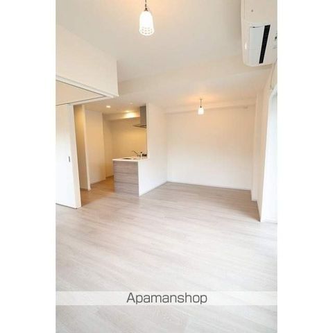 コンフォリア東新宿の内装写真