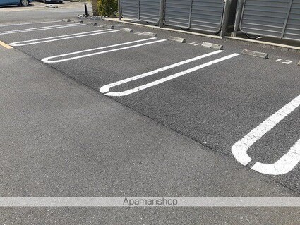 アベニールヒルズ[1K/27.84m2]の駐車場