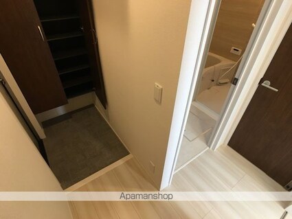 シャイン[1R/28.53m2]の玄関