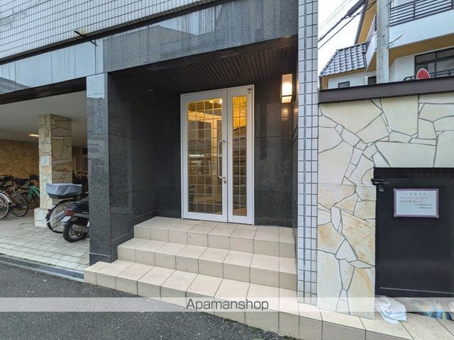 大宝 小阪本町ロイヤルハイツの玄関写真