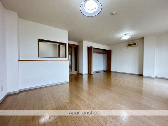 ガーデン人見の内装写真