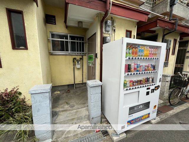 京阪電気鉄道京阪線 寝屋川市駅 徒歩32分 2階建 築51年の玄関写真