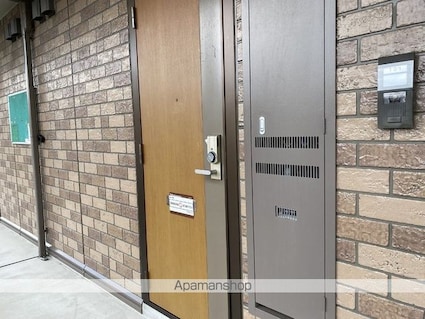 コートウィステリア[1LDK/40.29m2]のエントランス