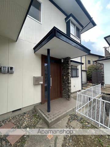 長野市 2階建 築55年の玄関写真