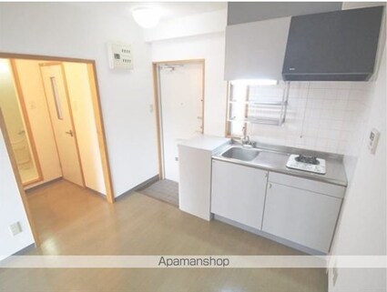 グランアルブル中須賀[2K/34.83m2]の玄関