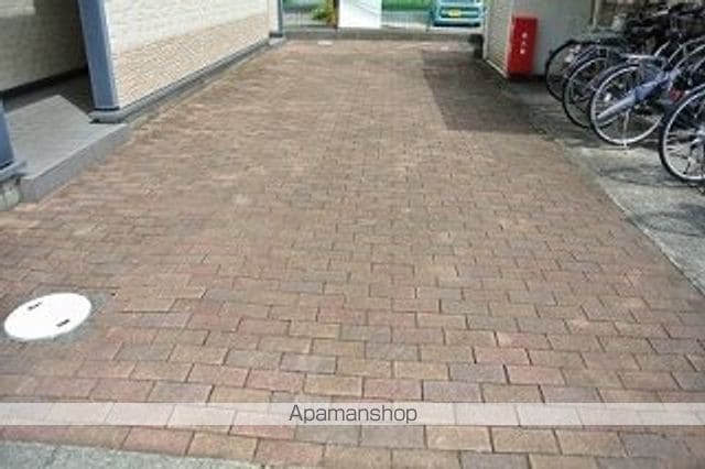 レオパレスシャンデテの玄関写真