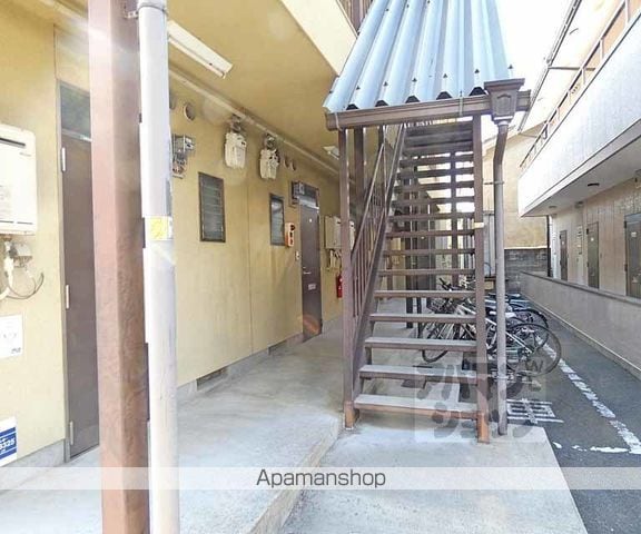 銀頂ハイツの玄関写真
