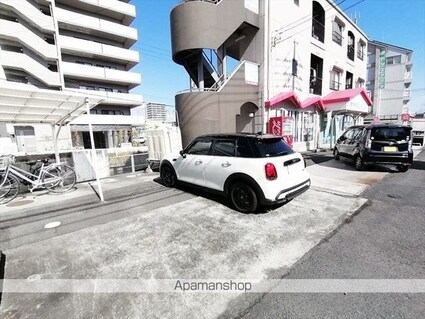 メゾンプラスワン[1DK/27.2m2]の駐車場