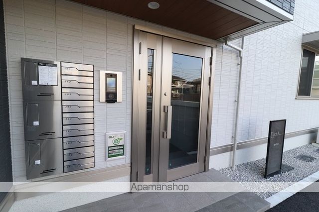 ティアラAの玄関写真