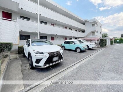 清水マンション[2LDK/49.5m2]の駐車場