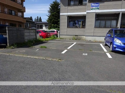 ムーンリバー[1K/27.6m2]の駐車場