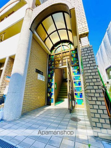 ファースト赤川の玄関写真