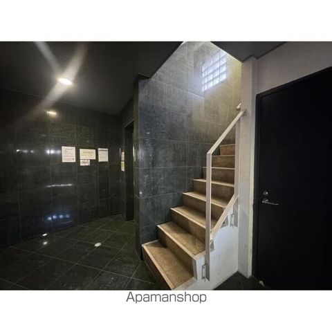 WIN駒場の玄関写真