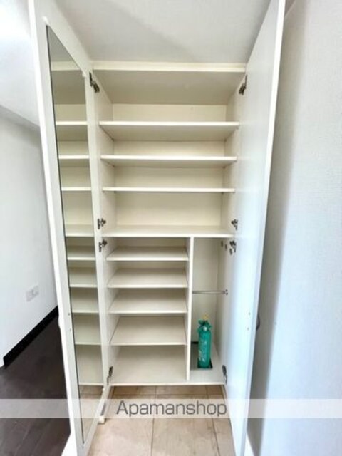 レジディア三軒茶屋Ⅱ[2LDK/67.8m2]の収納