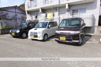 信愛ハイツ[3LDK/69.73m2]の駐車場
