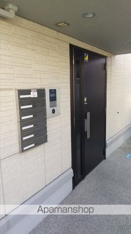 ハイツ岡崎柱 北棟の玄関写真