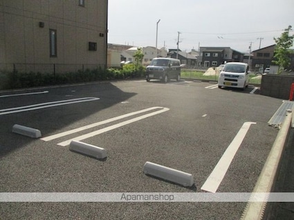 ロイヤルコート小倉[2LDK/62.41m2]の駐車場