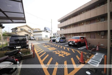 東京都八王子市中野山王１丁目[1K/24.4m2]の駐車場
