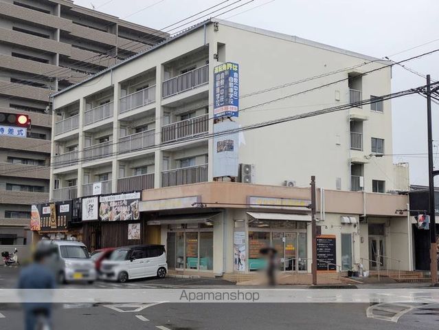 駅前ビルの外観写真