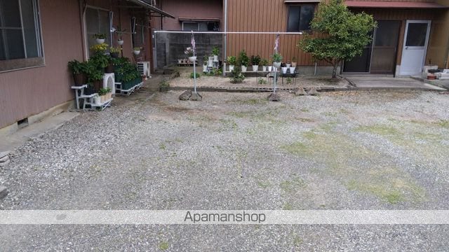 里上アパート 小松原の玄関写真
