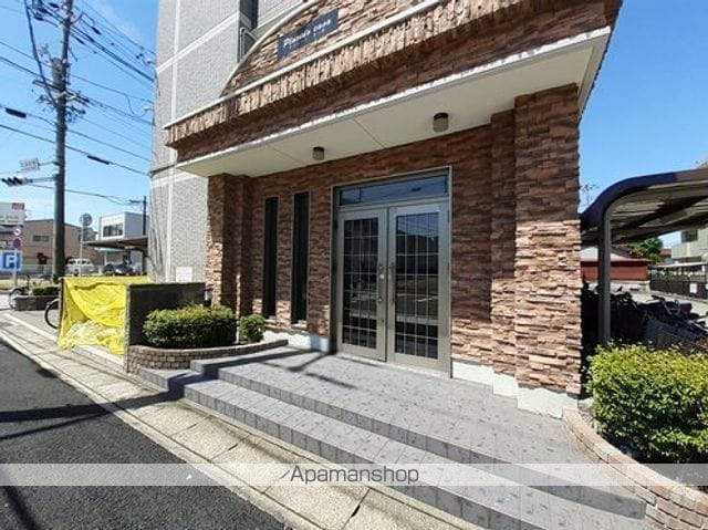 プラシードカーサの玄関写真