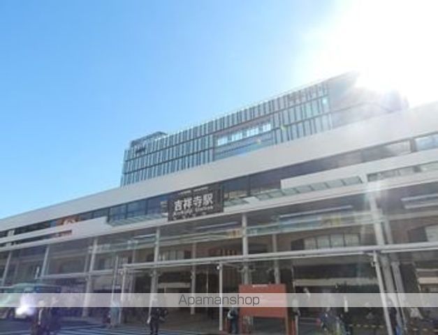 【三鷹市新川のマンションの写真】