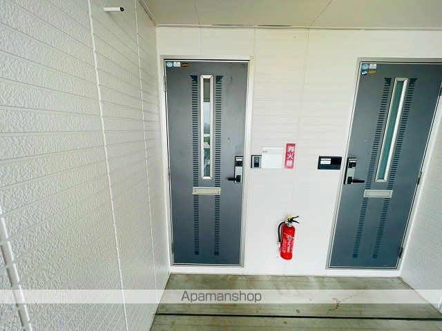 メゾンフォンティーヌ A棟の玄関写真