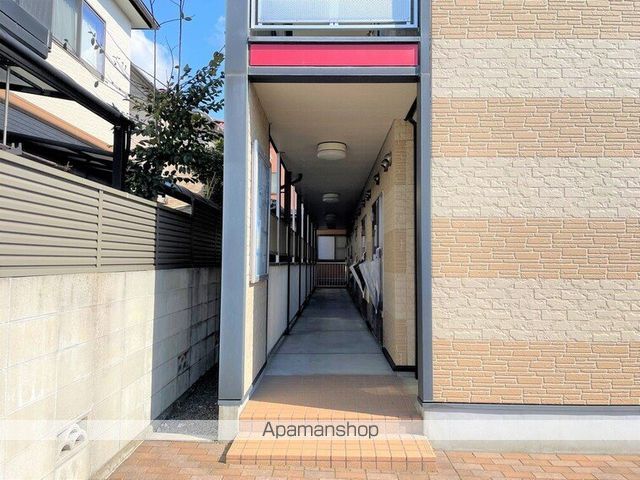 レオパレスメゾン枝松の玄関写真