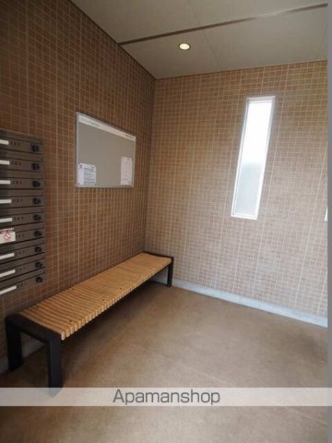 サンシャインヒルズ厨[1LDK/49.68m2]のエントランス