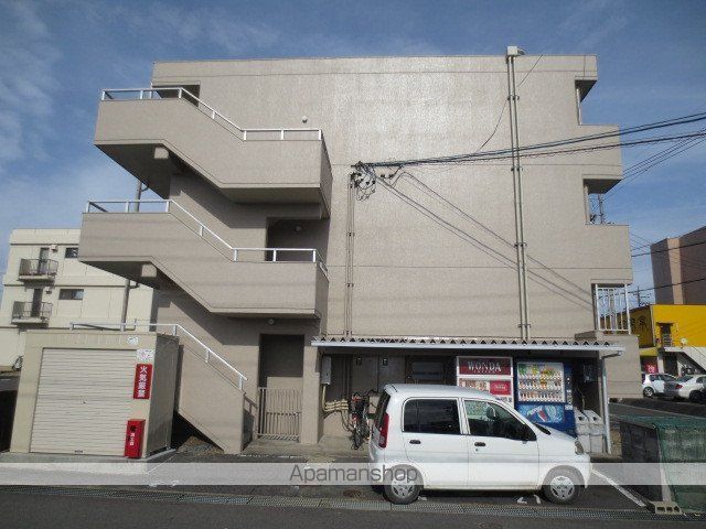 真弓ビルの玄関写真