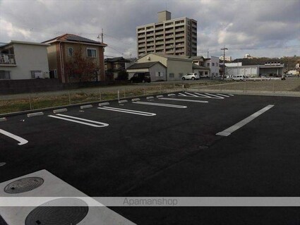 ＧＲＡＮＤ　ＨＩＬＬＳ[1LDK/52.98m2]の駐車場3