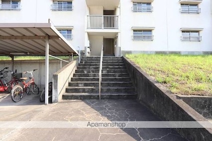 ビレッジハウス大門第二８号棟[2K/33.51m2]のエントランス