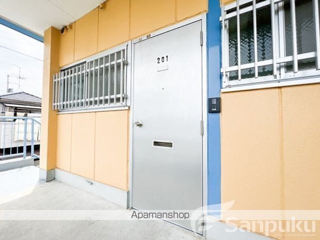 八束マンションの玄関写真