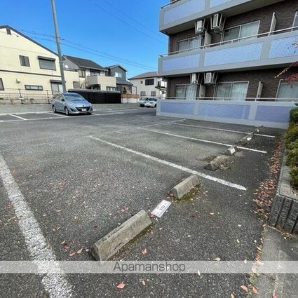 クレール平井[1K/25.5m2]の駐車場2