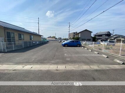 サン　クレスト[1LDK/45.07m2]の駐車場