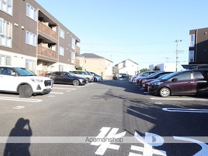 リシェス　Ⅰ[2LDK/63.7m2]の駐車場2