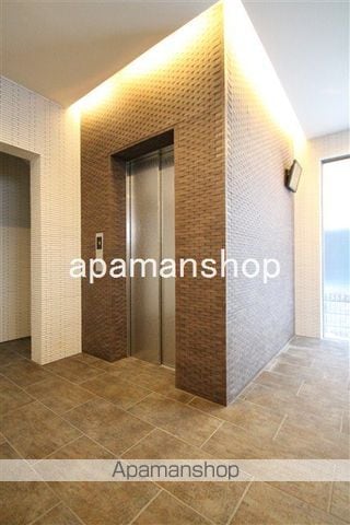 ルクシアAWAZAの玄関写真