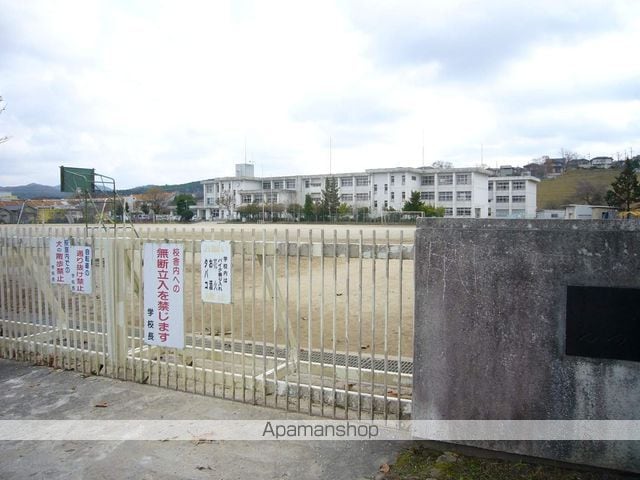 名張市 2階建 築47年の周辺写真