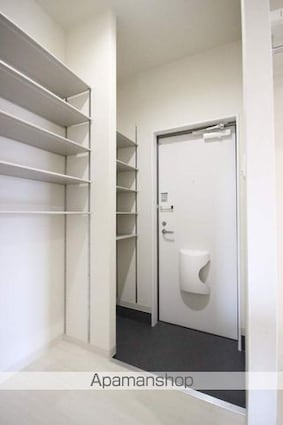 ｄｉｍａｎｃｈｅ[1R/23.04m2]の玄関